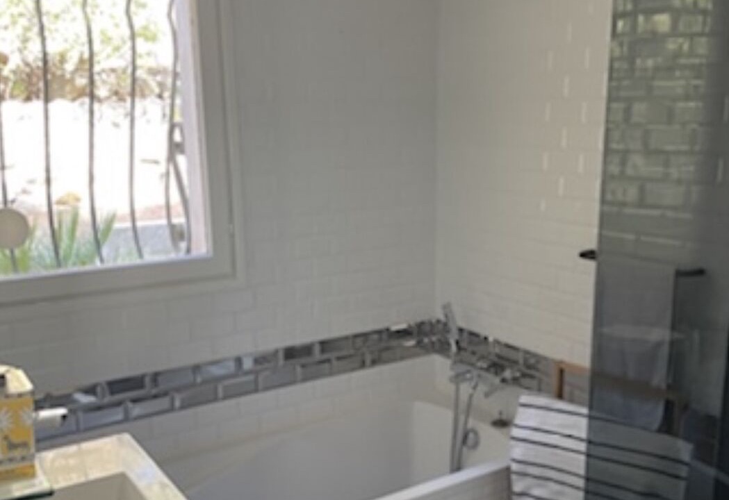 Photo of Bathroom in Ensues-la-Redonne