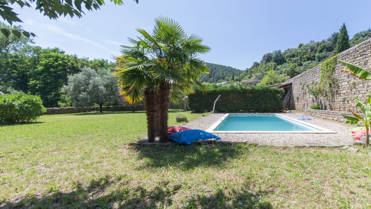 Photo of Outdoor in Ribes