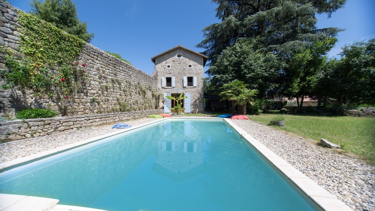 Photo of Outdoor in Ribes