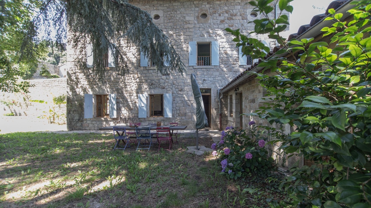 Photo of Outdoor in Ribes