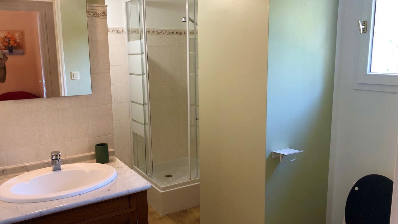 Photo of Bathroom in Collias