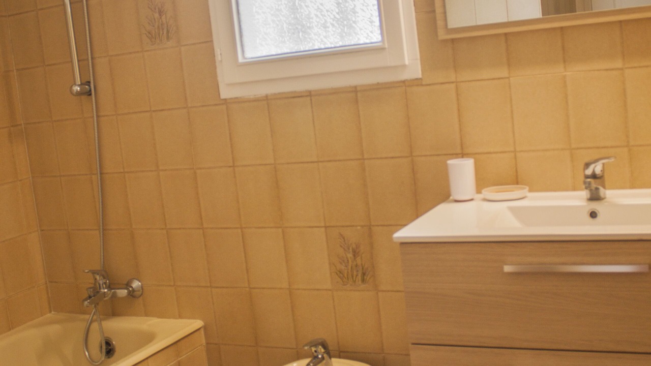 Photo of Bathroom in Collias