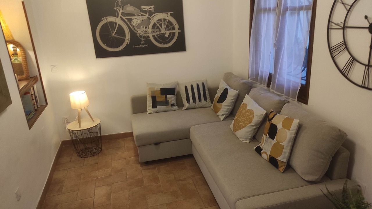 Photo of Livingroom in 8th Arrondissement