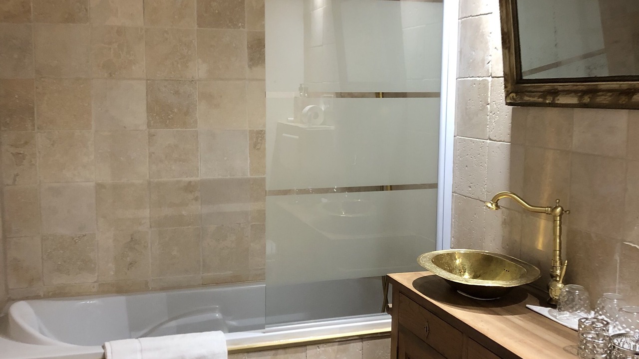 Photo of Bathroom in Montanges