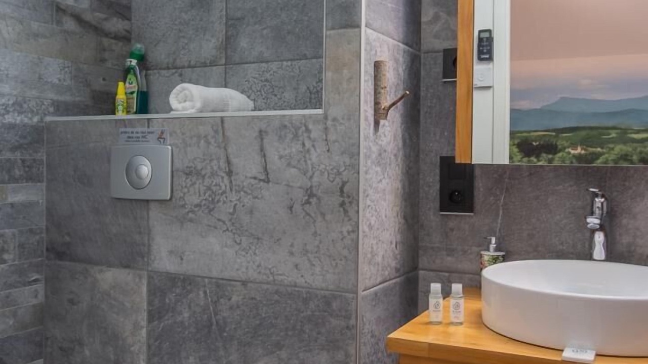 Photo of Bathroom in Sainte-Marie-d'Alvey
