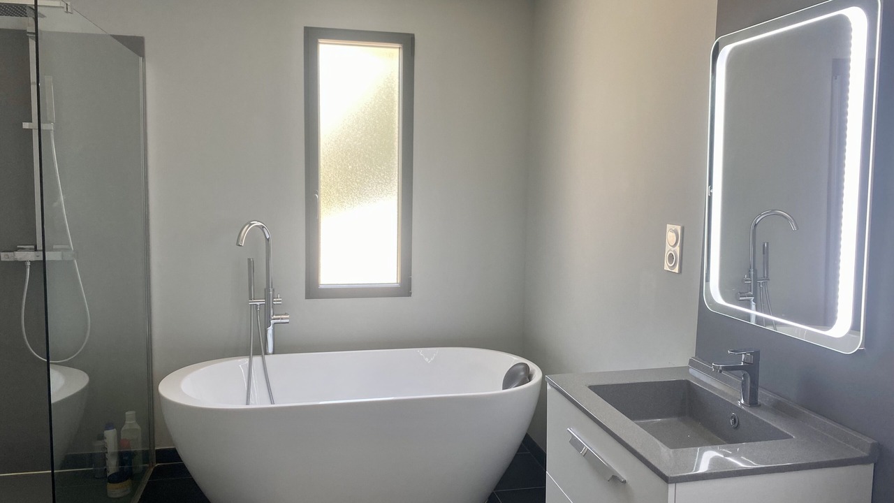 Photo of Bathroom in Pujaut