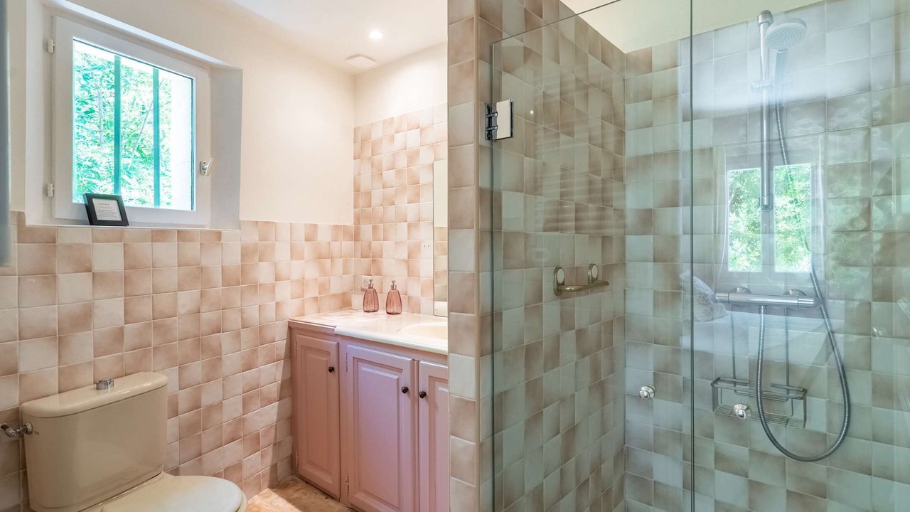 Photo of Bathroom in Menerbes
