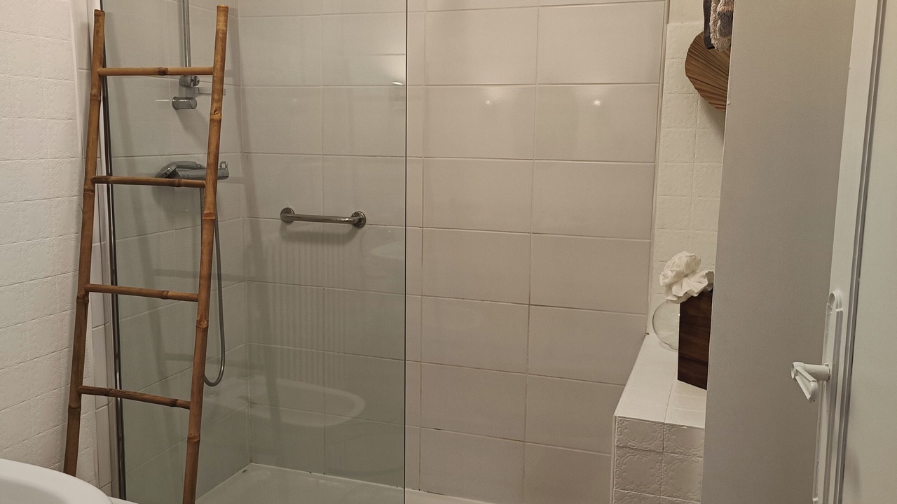 Photo of Bathroom in Serrieres