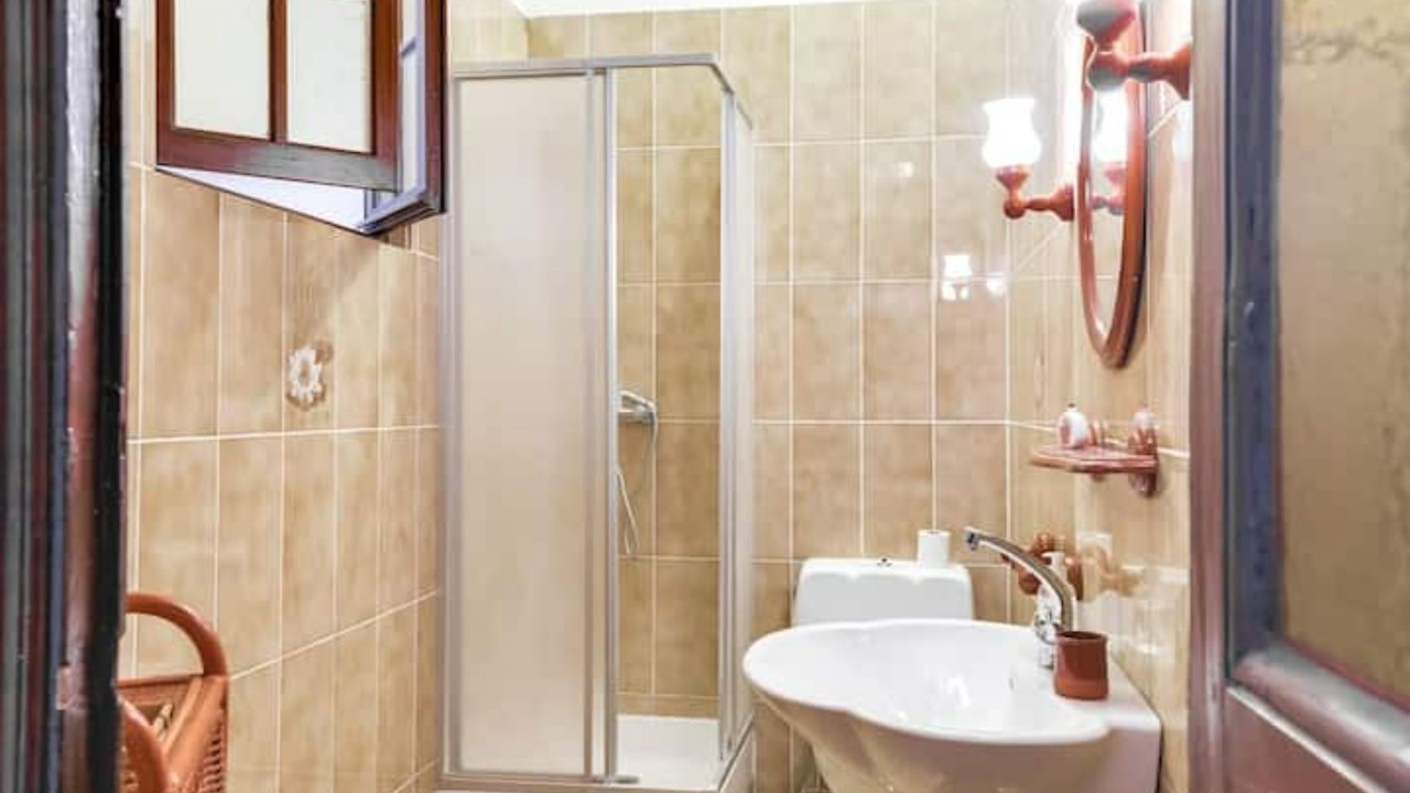 Photo of Bathroom in Opera
