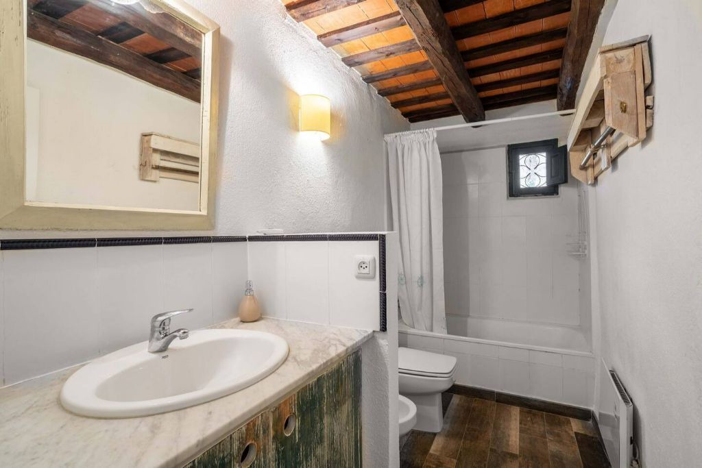 Photo of Bathroom in Pins