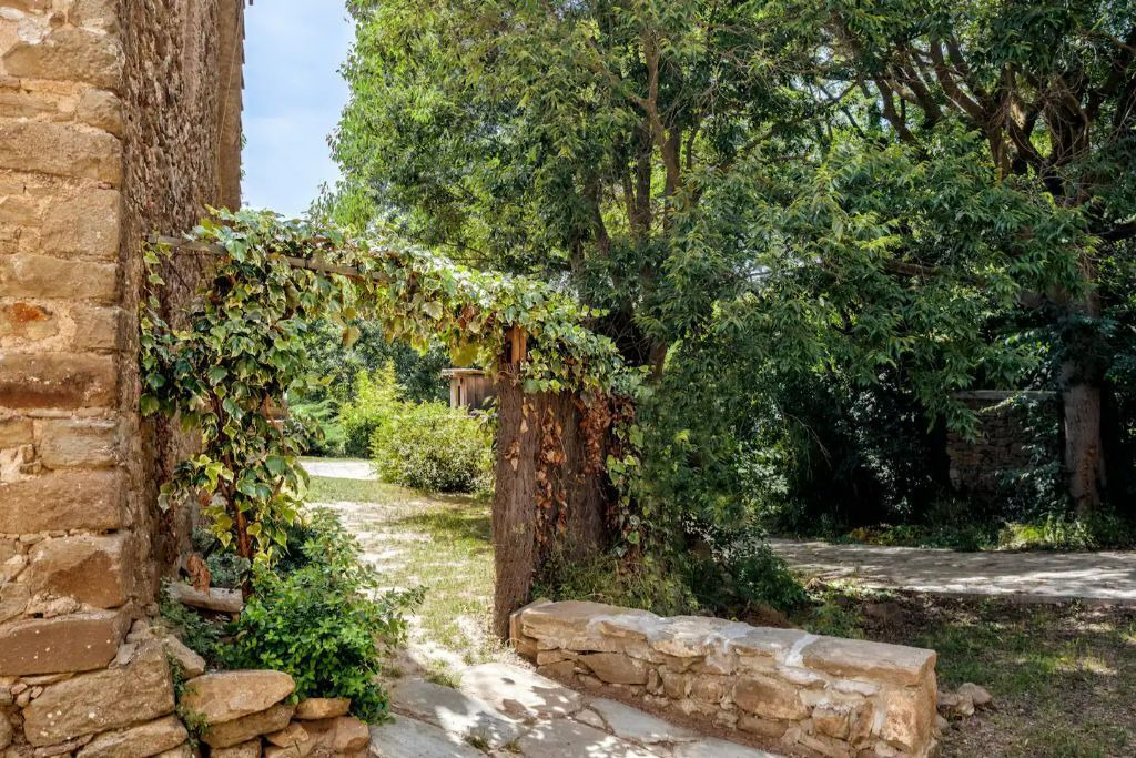 Photo of Outdoor in Pins