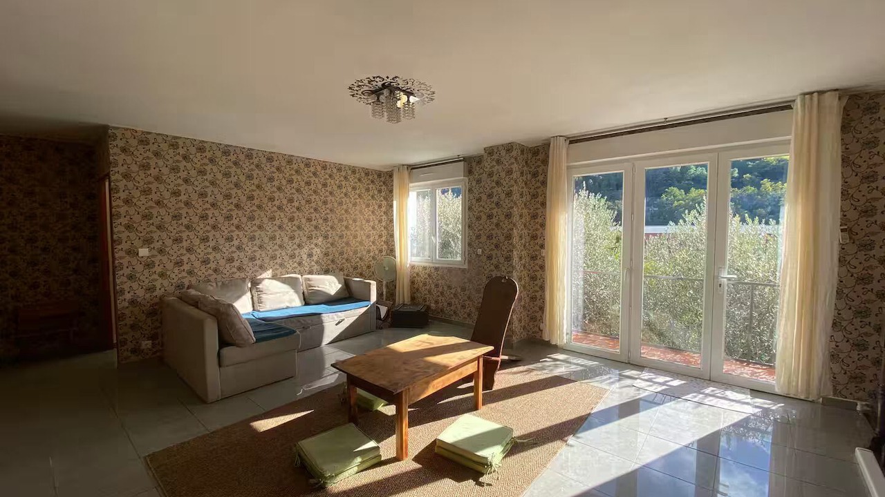 Photo of Livingroom in Besseges
