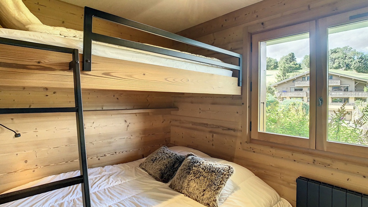 Photo of Bedroom in Demi-Quartier