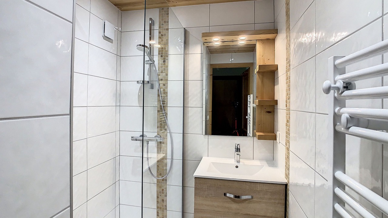 Photo of Bathroom in Demi-Quartier