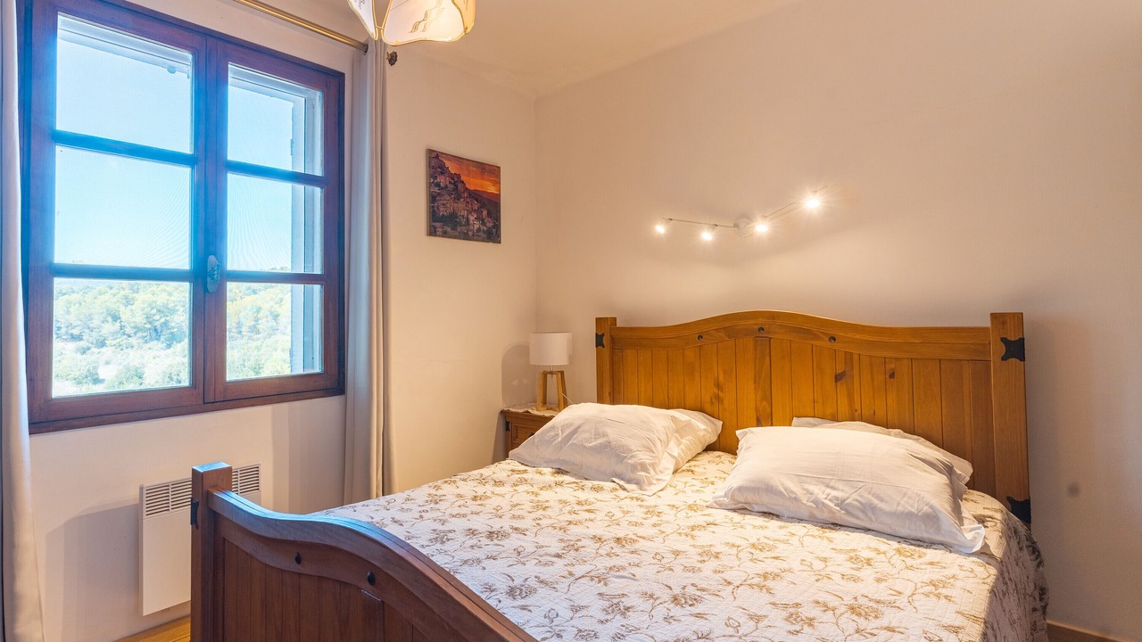 Photo of Bedroom in Lioux