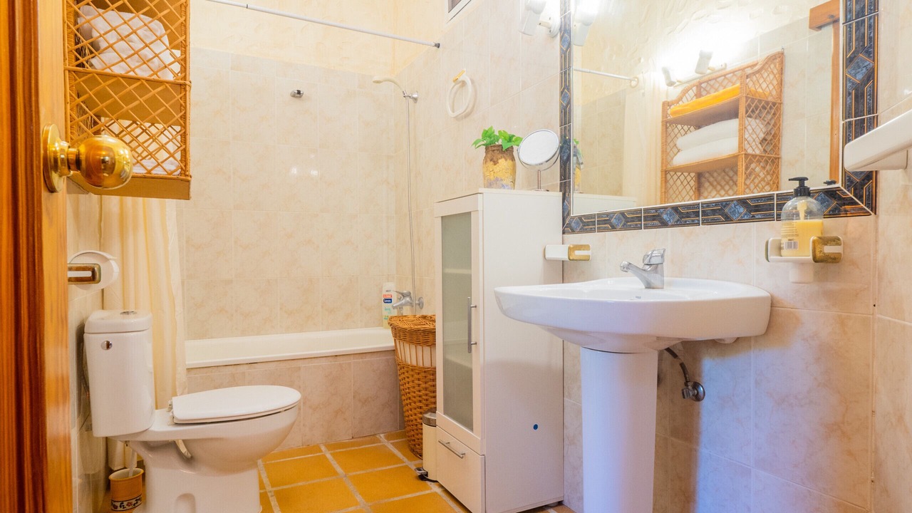 Photo of Bathroom in Coin