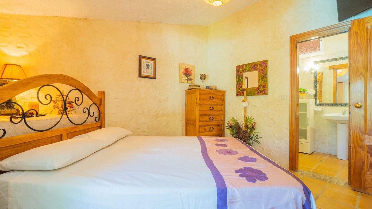 Photo of Bedroom in Coin
