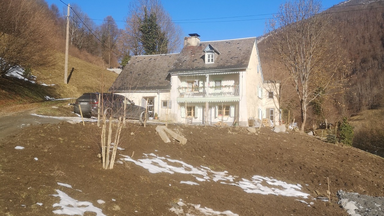 Photo of Outdoor in Campan