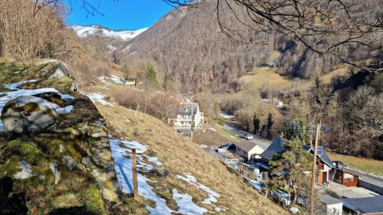 Photo of Outdoor in Campan