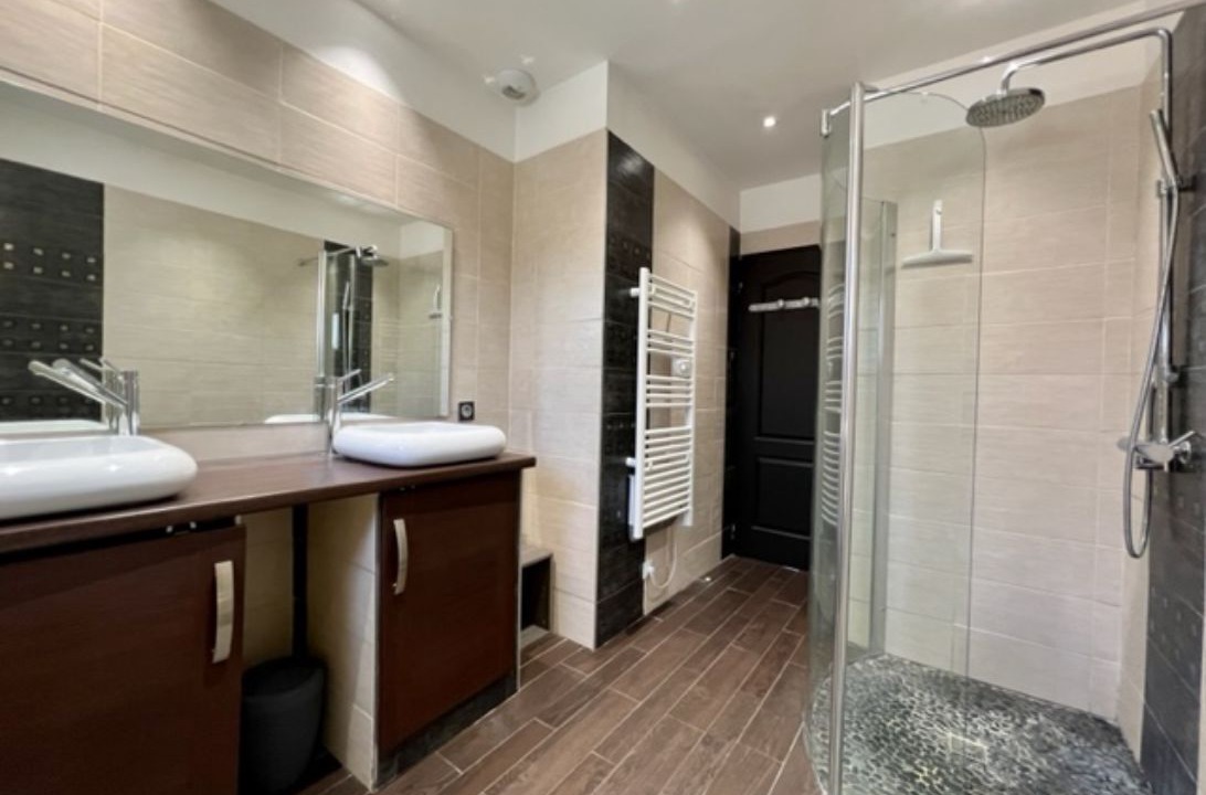 Photo of Bathroom in Manduel