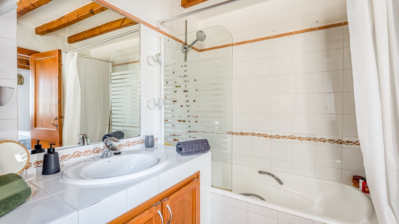 Photo of Bathroom in Mahon