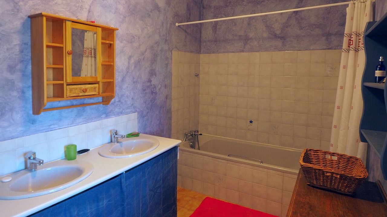 Photo of Bathroom in Boucoiran-et-Nozieres