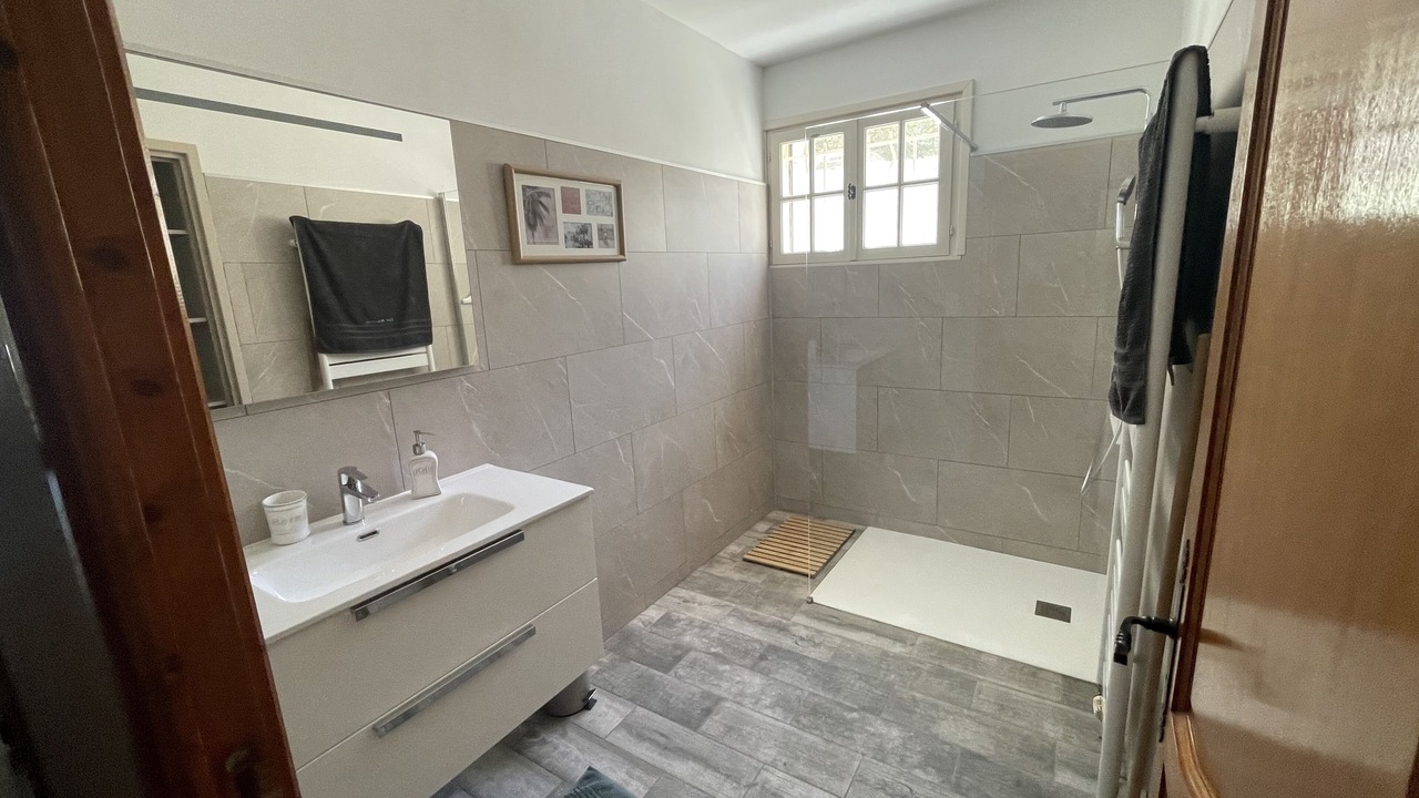 Photo of Bathroom in Eyragues
