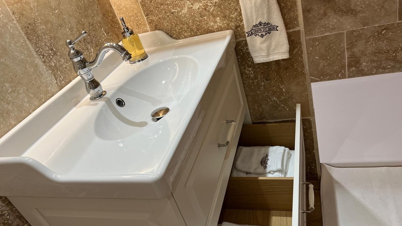 Photo of Bathroom in Labastide-de-Virac