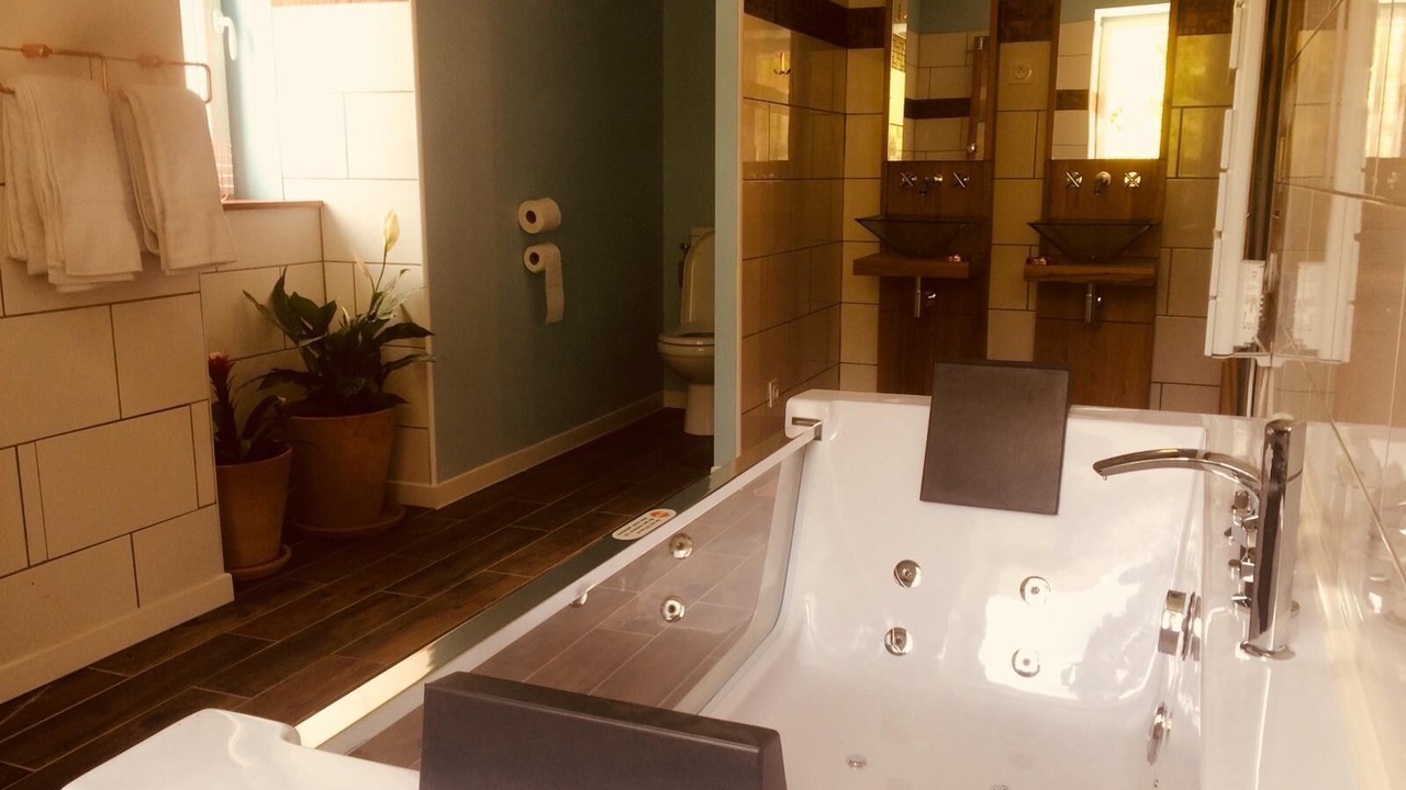 Photo of Bathroom in Saint-Etienne-de-Boulogne