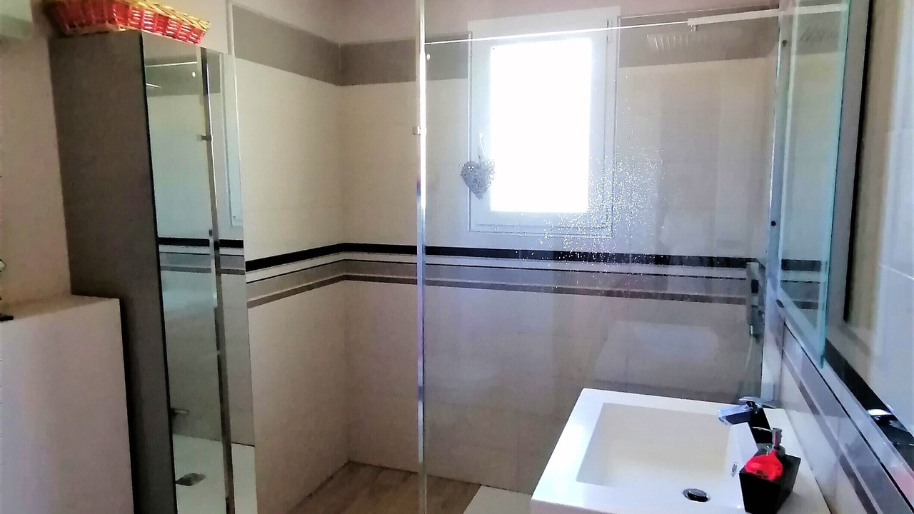 Photo of Bathroom in Eyragues