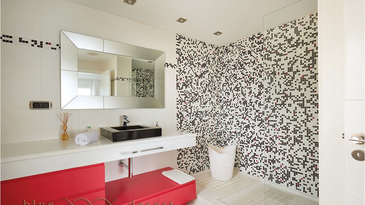 Photo of Bathroom in Passeig Maritim