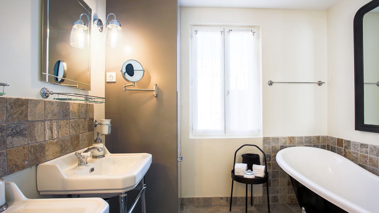 Photo of Bathroom in Avignon City Centre