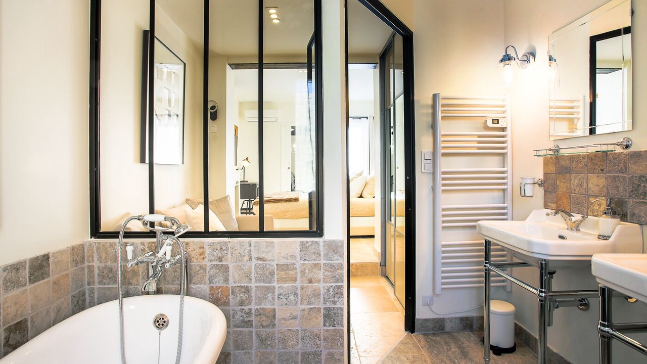 Photo of Bathroom in Avignon City Centre
