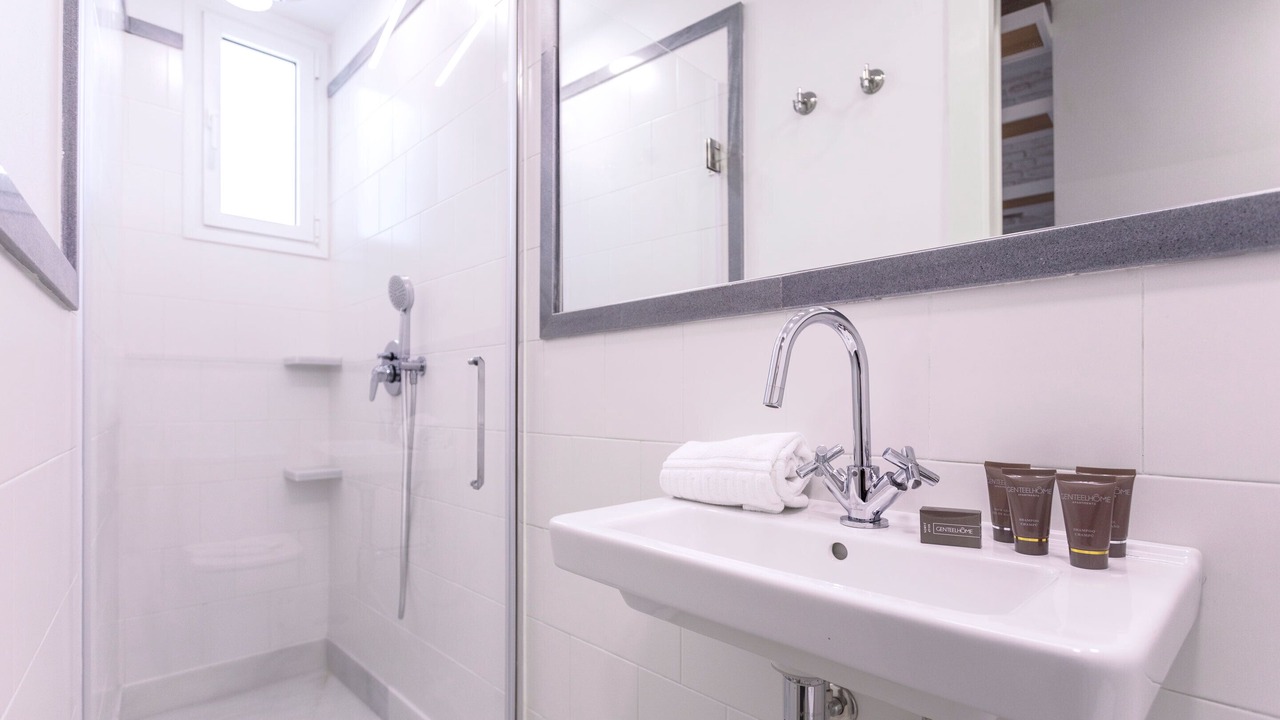 Photo of Bathroom in Feria