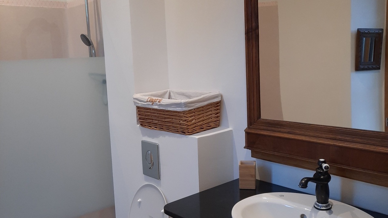 Photo of Bathroom in Camparan