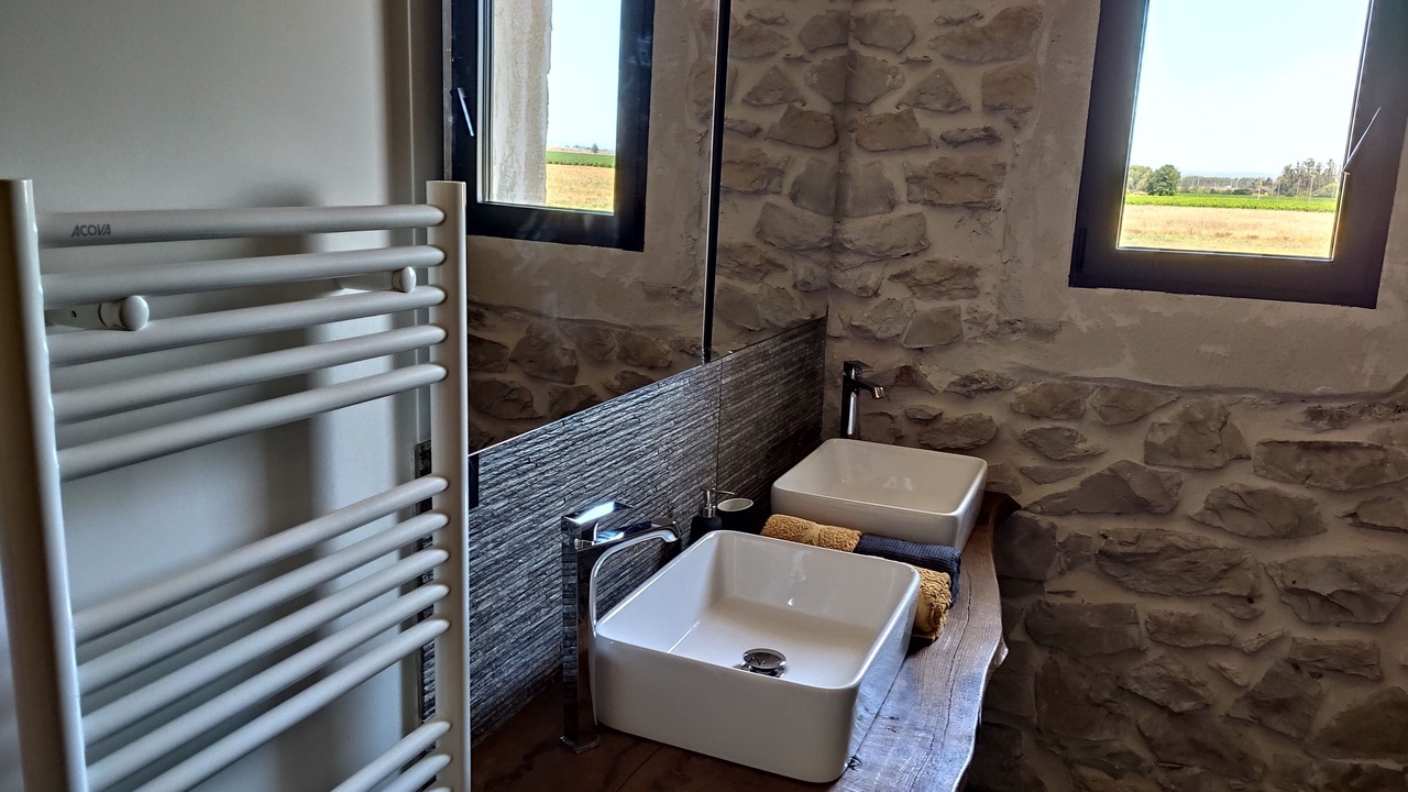 Photo of Bathroom in Vestric-et-Candiac