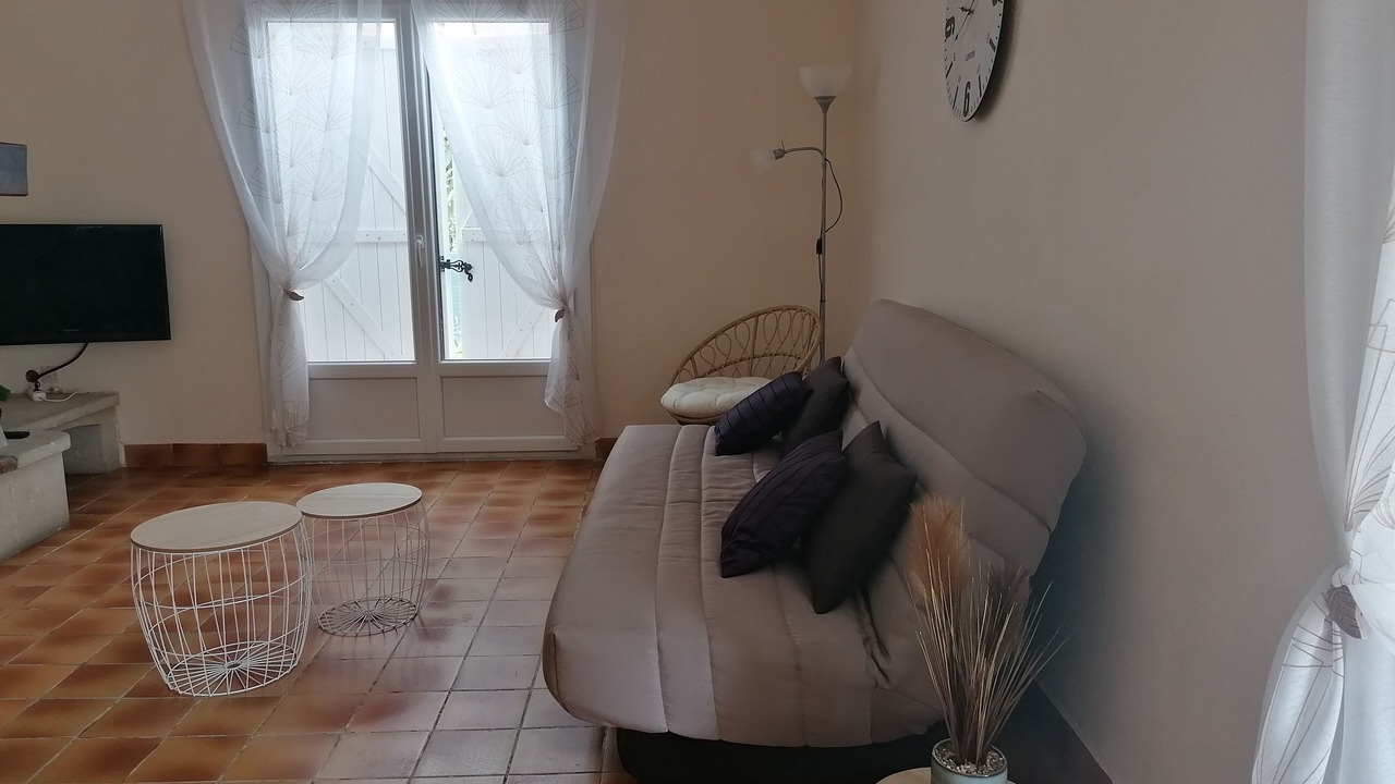 Photo of Livingroom in Jonquieres-Saint-Vincent