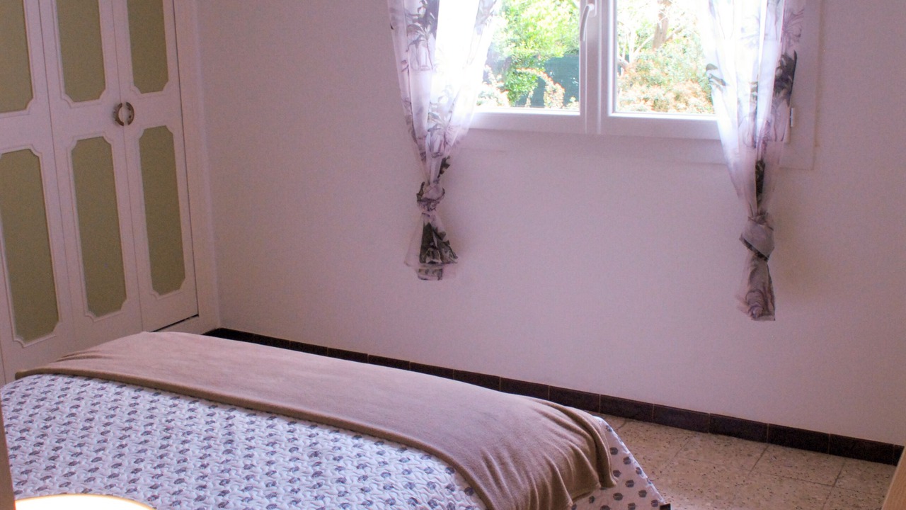 Photo of Bedroom in Jonquieres-Saint-Vincent