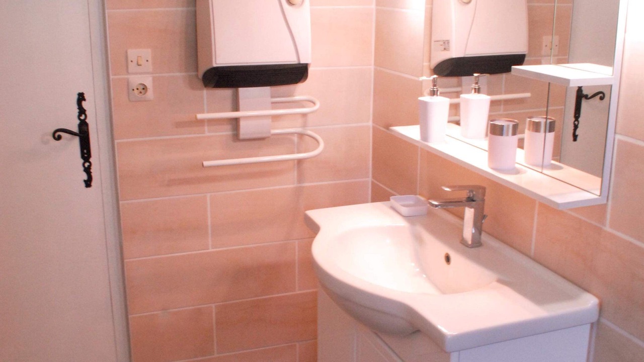 Photo of Bathroom in Jonquieres-Saint-Vincent