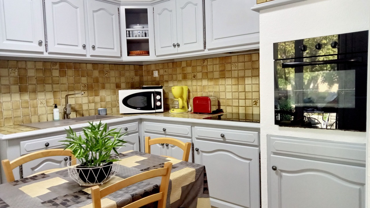 Photo of Kitchen in Jonquieres-Saint-Vincent