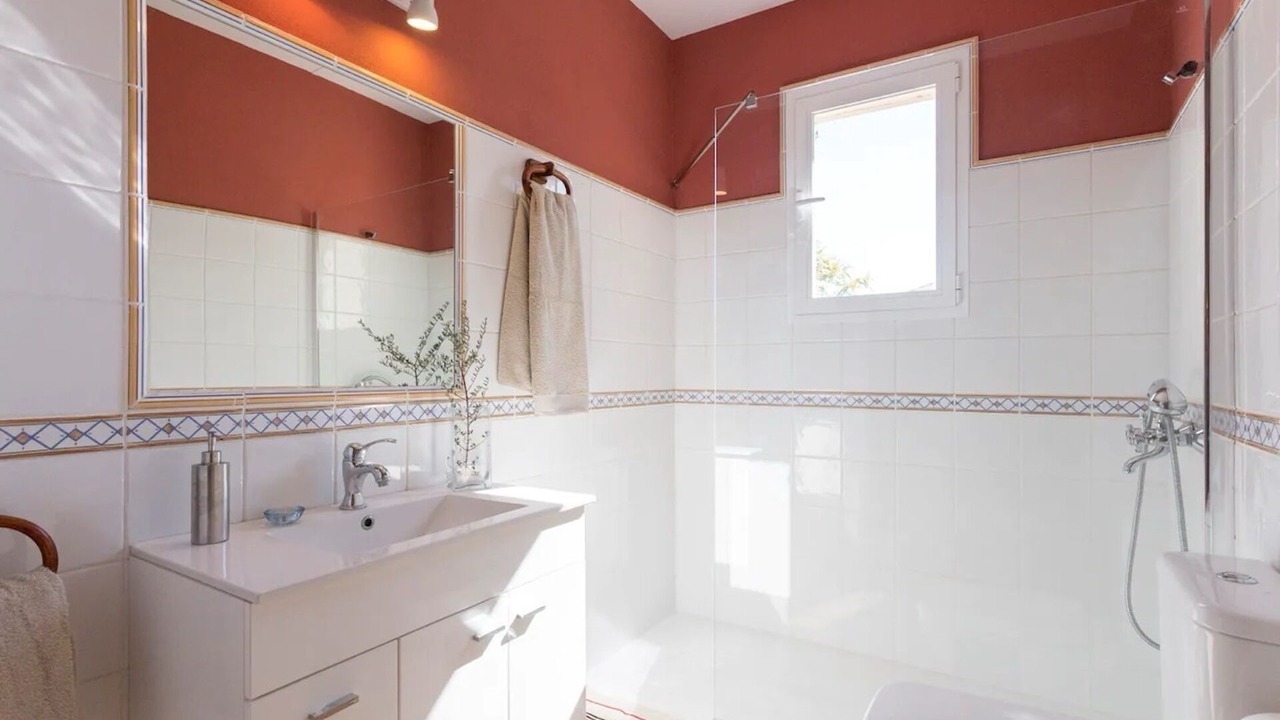 Photo of Bathroom in Portol