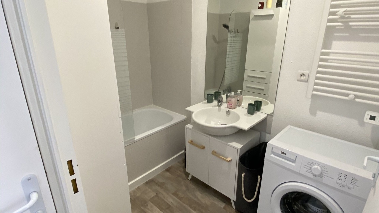 Photo of Bathroom in Nimes City Centre