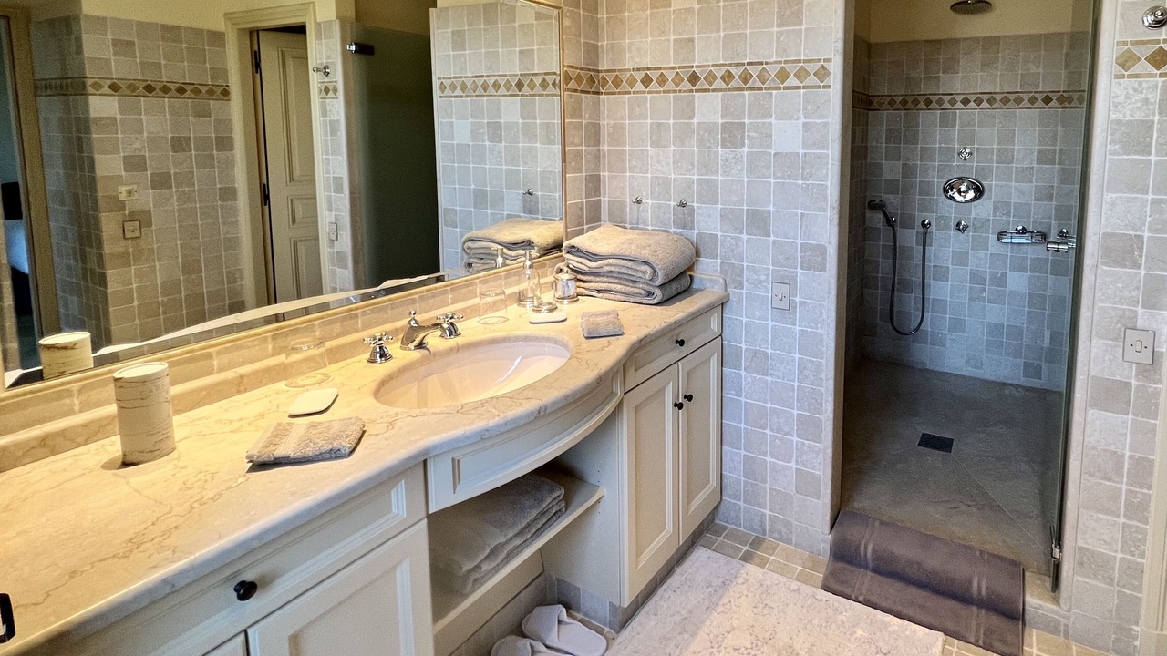 Photo of Bathroom in Saint-Marcel