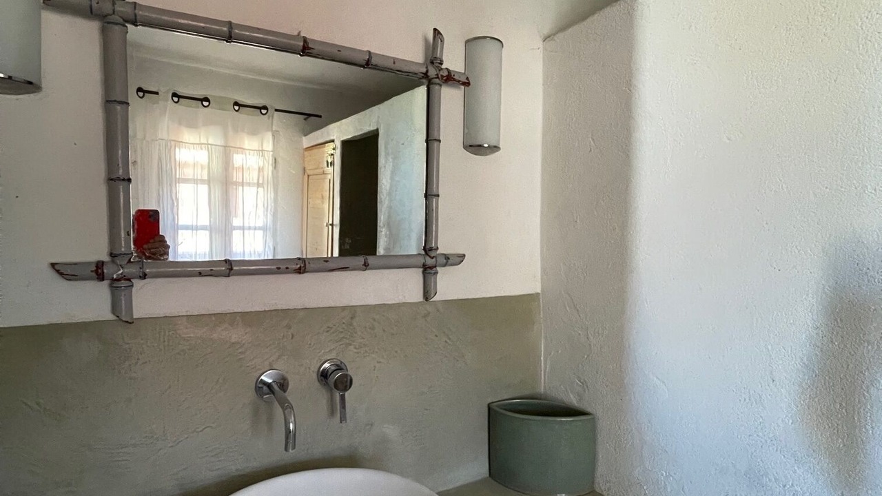 Photo of Bathroom in Rustrel