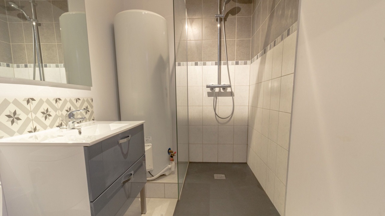 Photo of Bathroom in Genos