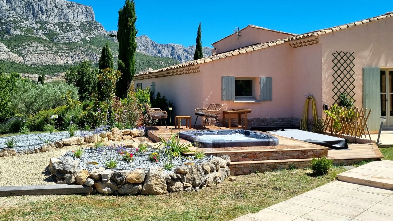 Photo of Patio Balcony in Saint-Antonin-sur-Bayon