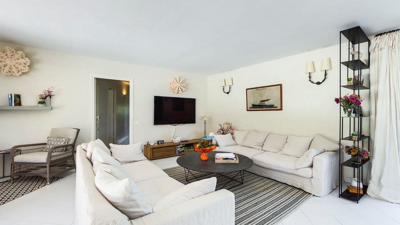 Photo of Livingroom in Saint-Antonin-sur-Bayon