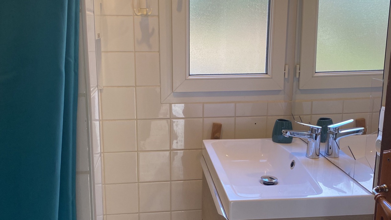 Photo of Bathroom in Campan