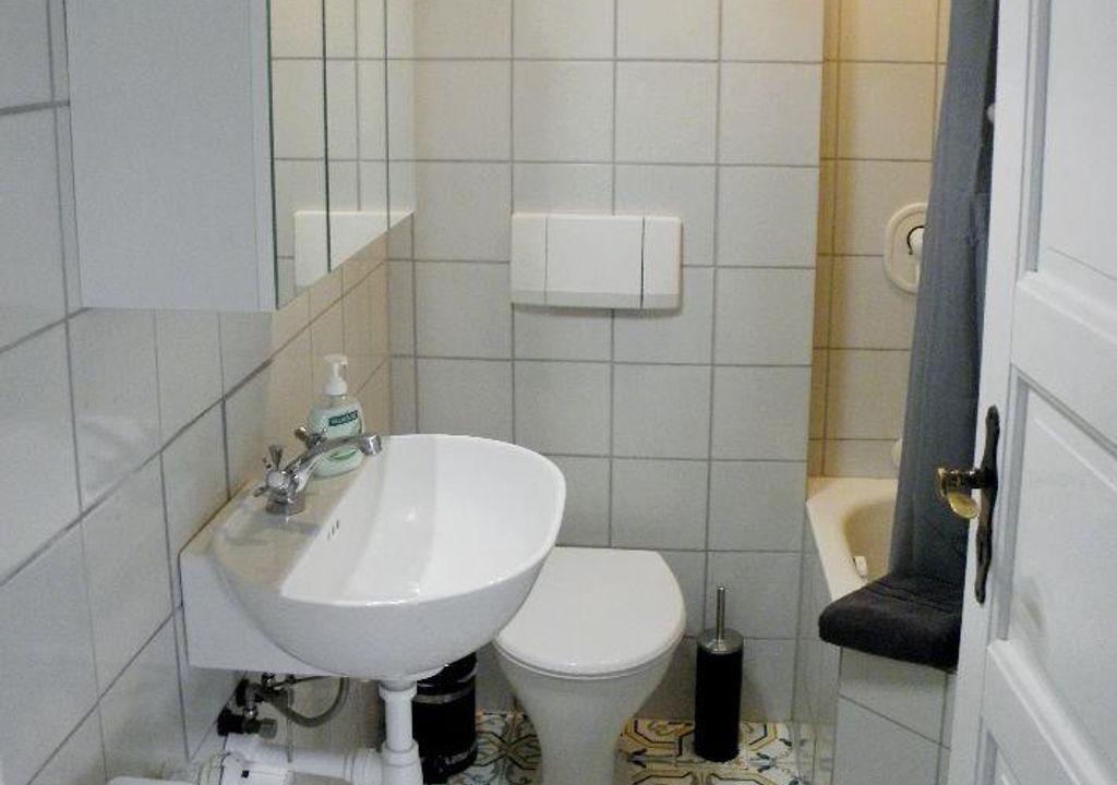 Photo of Bathroom in Russee - Hammer