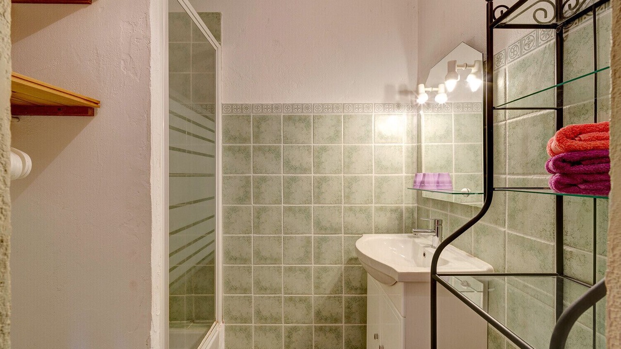 Photo of Bathroom in Tresques